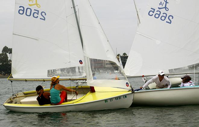 Bruce Golison (r) held off © Rich Roberts